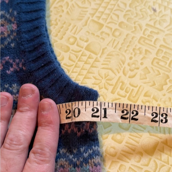 Vintage Men's V-Neck Blue Patterned Sweater Vest - Picture 6 of 7